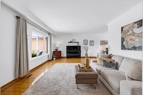 Photo 7 at 58 Keegan Crescent, York University Heights, Toronto