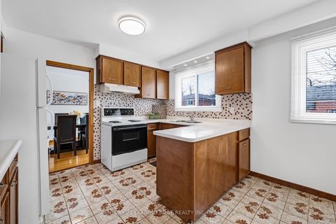 Photo 11 at 58 Keegan Crescent, York University Heights, Toronto