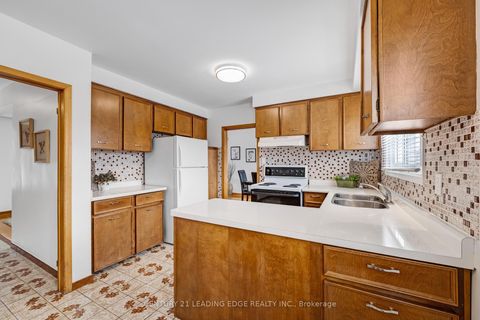 Photo 15 at 58 Keegan Crescent, York University Heights, Toronto