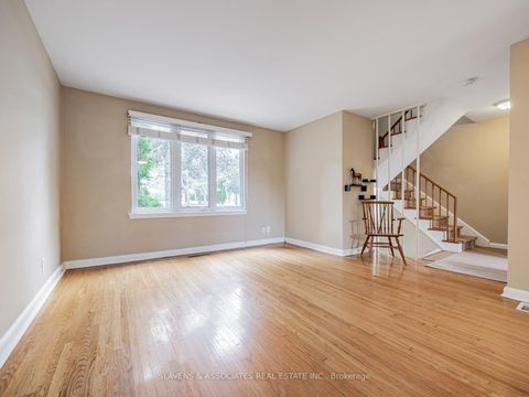 Photo 2 at 4 Burdock Lane, Don Mills, Toronto