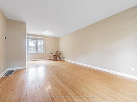 Photo 5 at 4 Burdock Lane, Don Mills, Toronto