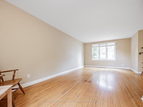 Photo 8 at 4 Burdock Lane, Don Mills, Toronto