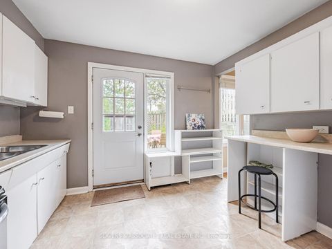 Photo 10 at 4 Burdock Lane, Don Mills, Toronto