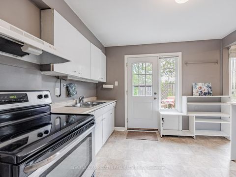 Photo 11 at 4 Burdock Lane, Don Mills, Toronto