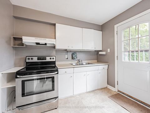 Photo 12 at 4 Burdock Lane, Don Mills, Toronto