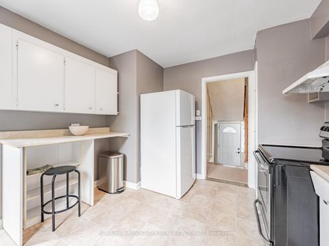 Photo 15 at 4 Burdock Lane, Don Mills, Toronto