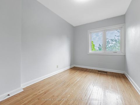 Photo 17 at 4 Burdock Lane, Don Mills, Toronto