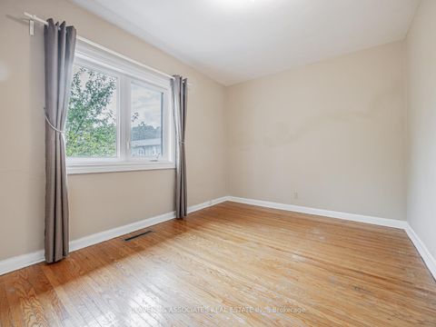 Photo 18 at 4 Burdock Lane, Don Mills, Toronto