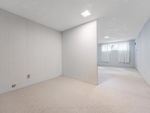 Photo 24 at 4 Burdock Lane, Don Mills, Toronto