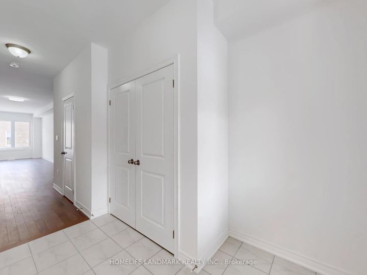 Photo 4 at 8 Bushwood Trail, Northwest Brampton, Brampton