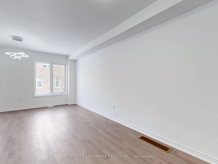 Photo 5 at 8 Bushwood Trail, Northwest Brampton, Brampton