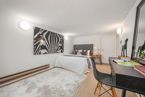 Photo 25 at 25 Fleming Crescent, Leaside, Toronto