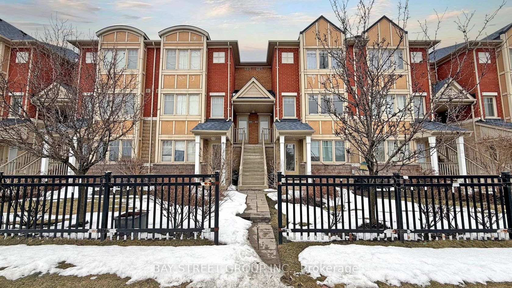 13 - 3975 Eglinton Avenue W, Churchill Meadows, Mississauga by Loree Meneguzzi Real Estate 13 - 3975 Eglinton Avenue W, Churchill Meadows, Mississauga