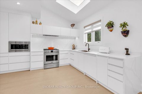 Photo 4 at 46 Poplar Avenue, City Centre West, Toronto