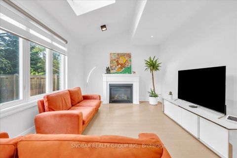 Photo 11 at 46 Poplar Avenue, City Centre West, Toronto