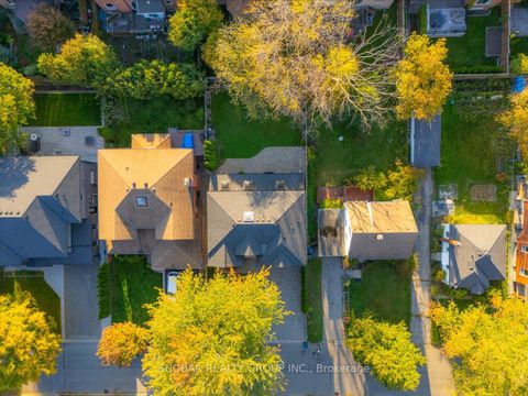 Photo 37 at 46 Poplar Avenue, City Centre West, Toronto