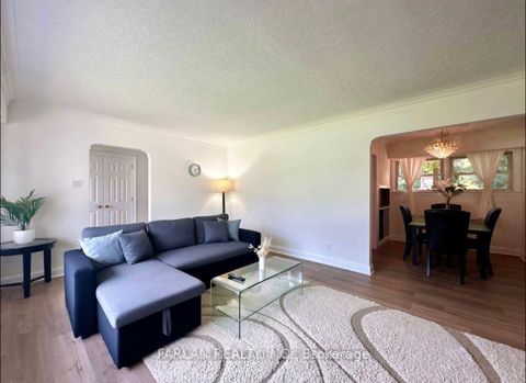 Photo 3 at 38 Lake Avenue, Oak Ridges Lake Wilcox, Richmond Hill