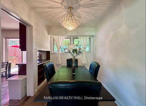 Photo 4 at 38 Lake Avenue, Oak Ridges Lake Wilcox, Richmond Hill