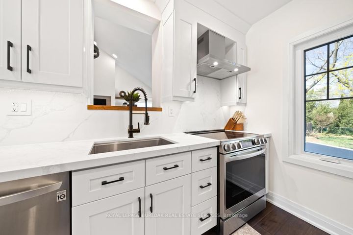 Photo 12 at 321 Guelph Line, Roseland, Burlington