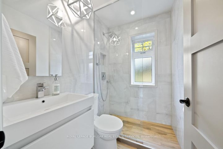 Photo 18 at 321 Guelph Line, Roseland, Burlington