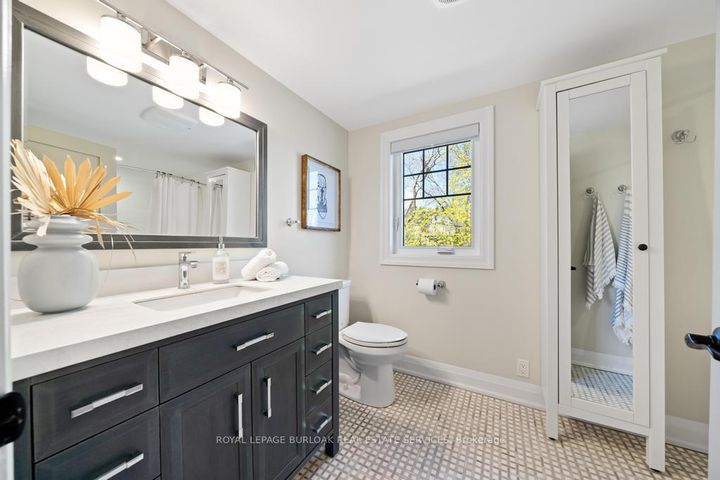 Photo 24 at 321 Guelph Line, Roseland, Burlington