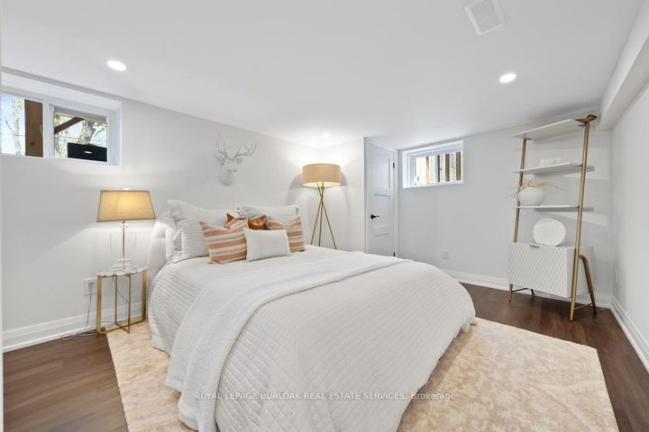 Photo 32 at 321 Guelph Line, Roseland, Burlington