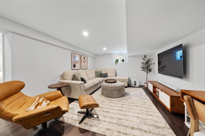 Photo 34 at 321 Guelph Line, Roseland, Burlington