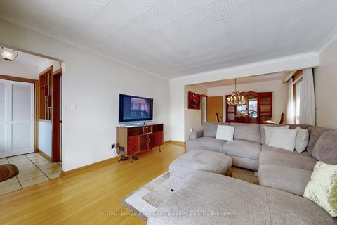 Photo 8 at 167 Cornelius Parkway, Maple Leaf, Toronto