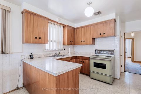 Photo 16 at 167 Cornelius Parkway, Maple Leaf, Toronto