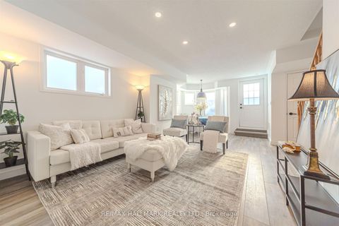 Photo 2 at 101 - 10 Turntable Crescent, Junction, Toronto