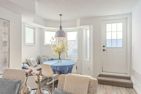 Photo 3 at 101 - 10 Turntable Crescent, Junction, Toronto