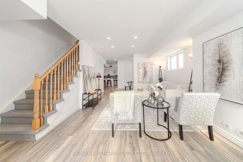 Photo 6 at 101 - 10 Turntable Crescent, Junction, Toronto