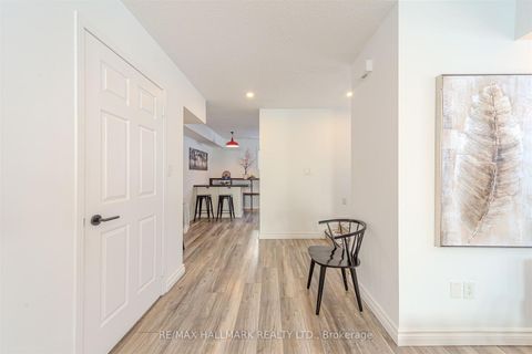 Photo 10 at 101 - 10 Turntable Crescent, Junction, Toronto