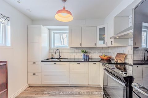 Photo 14 at 101 - 10 Turntable Crescent, Junction, Toronto