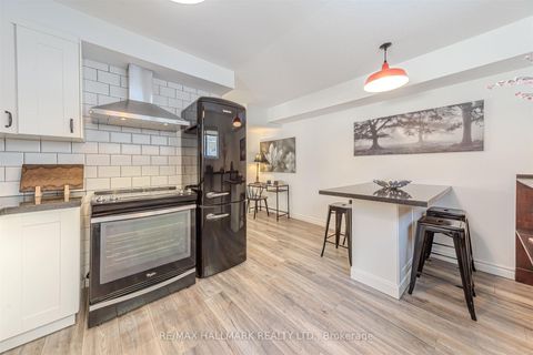 Photo 16 at 101 - 10 Turntable Crescent, Junction, Toronto