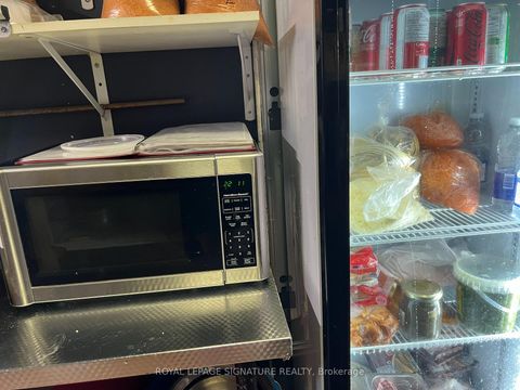 Photo 9 at 283 College Street, Chinatown, Toronto