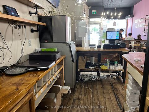 Photo 10 at 283 College Street, Chinatown, Toronto