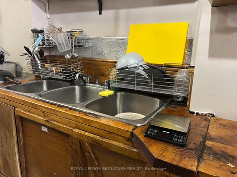 Photo 11 at 283 College Street, Chinatown, Toronto