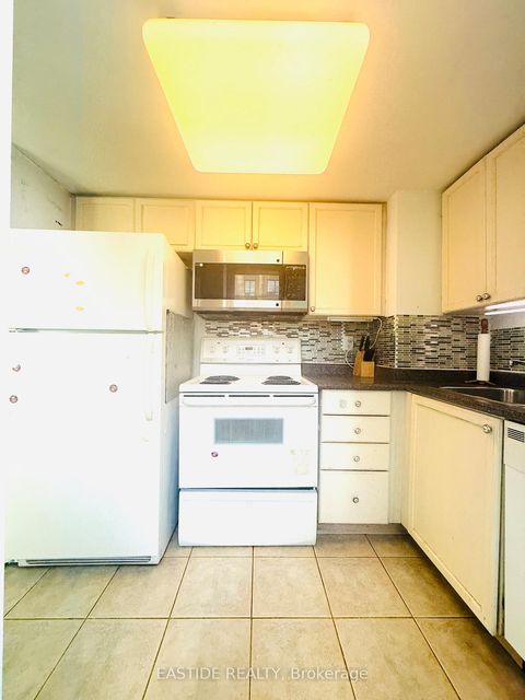 Photo 2 at 810 - 30 Harrison Garden Boulevard, Willowdale East, Toronto