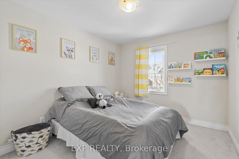 Photo 11 at 7 Goldthread Terrace, Bathurst Manor, Toronto