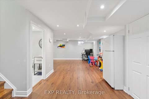 Photo 15 at 7 Goldthread Terrace, Bathurst Manor, Toronto