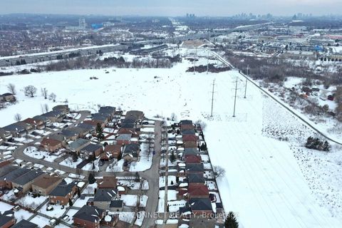 Photo 44 at 111 Dali Crescent, Rouge E11, Toronto