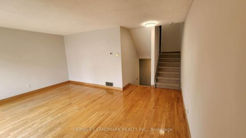 Photo 11 at 6 - 44 Chester Le Boulevard, L'Amoreaux, Toronto