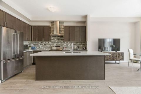 Photo 5 at 240 Elyse Court, Bayview Northeast, Aurora