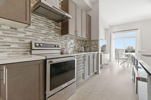 Photo 7 at 240 Elyse Court, Bayview Northeast, Aurora