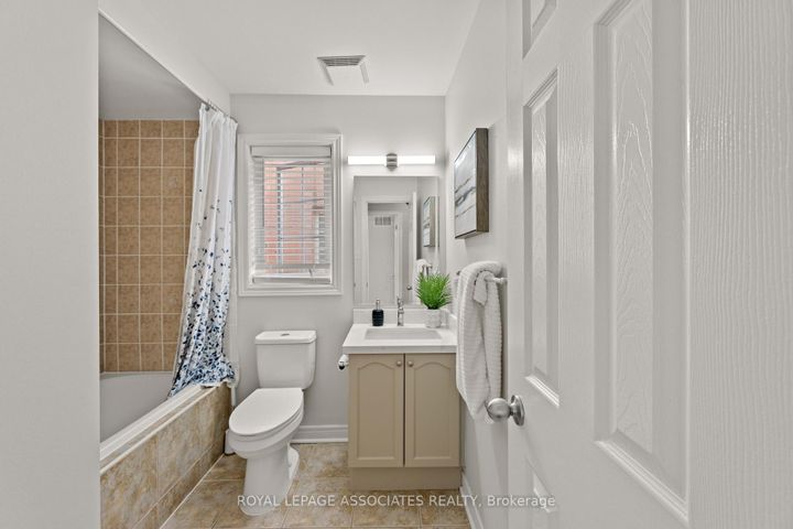 Photo 30 at 33 Evaridge Drive, Cornell, Markham