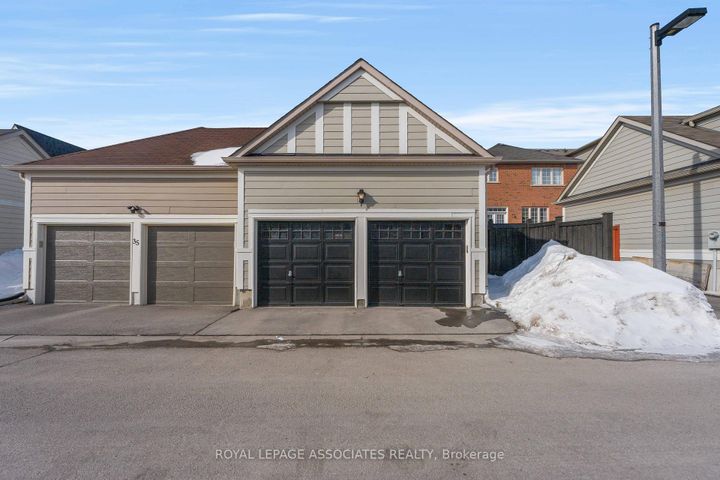 Photo 33 at 33 Evaridge Drive, Cornell, Markham