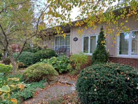 Photo 2 at 121 Twyn Rivers Drive, Rougemount, Pickering