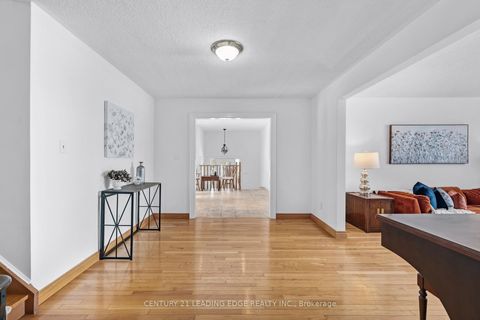 Photo 15 at 121 Twyn Rivers Drive, Rougemount, Pickering