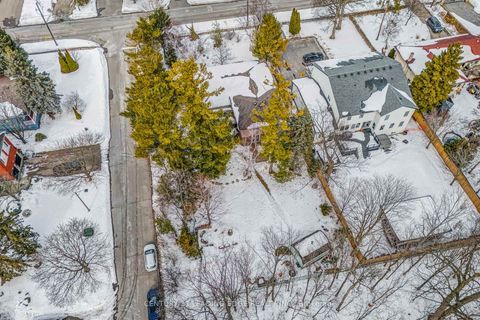 Photo 35 at 121 Twyn Rivers Drive, Rougemount, Pickering